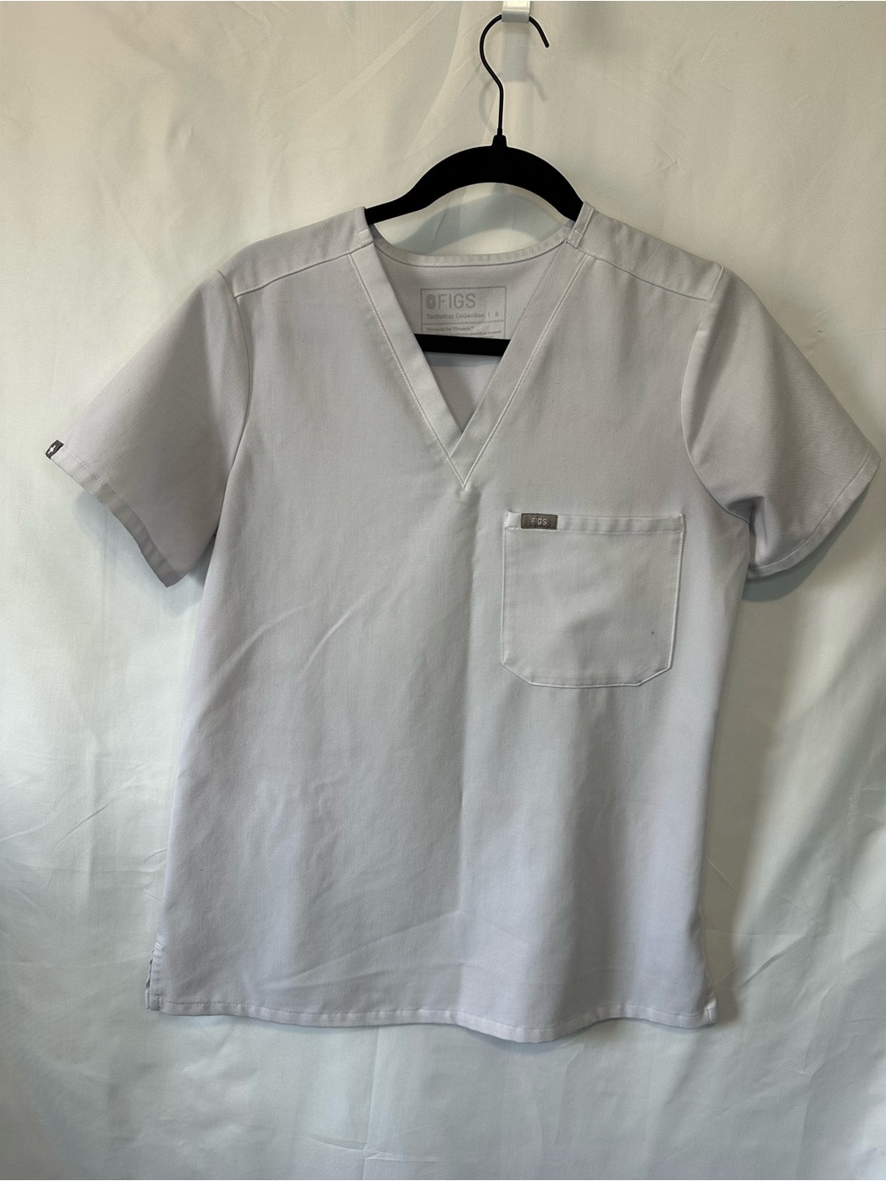 FIGS Catarina Scrub Top Cement Pale Gray V-Neck Size S Small